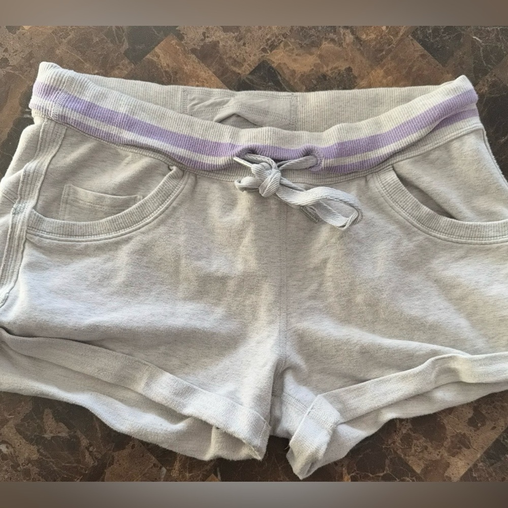 Lululemon Flash Back Shorts Size 4 Light Gray/purple,